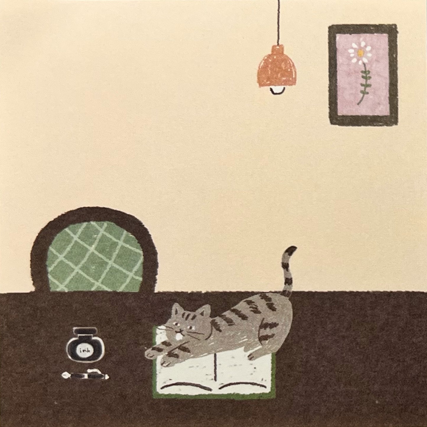 文房具やえんぴつ、はさみと一緒に白猫と黒猫が描かれたレトロ可愛いメモ帳。色使いが優しく、癒し系の雰囲気。/
A retro-cute memo pad featuring white and black cats playing among stationery items like pens, tape, and scissors — soft tones and a heartwarming style.