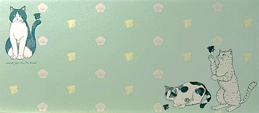 和の花模様に囲まれた3匹の猫が描かれた上品な一筆箋。日常のメッセージや贈り物にぴったり。/
Elegant Japanese letter paper featuring three cats surrounded by floral motifs — perfect for thoughtful messages.