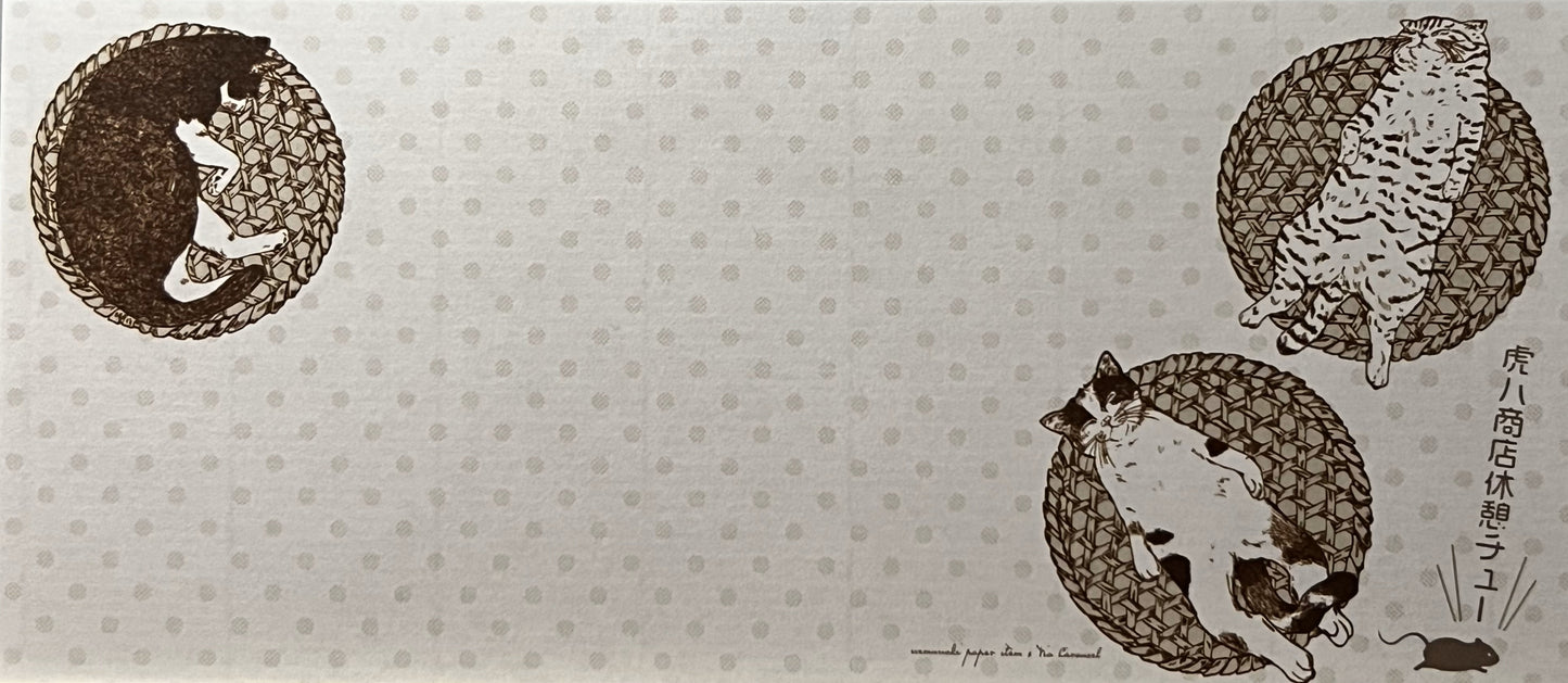 和の花模様に囲まれた3匹の猫が描かれた上品な一筆箋。日常のメッセージや贈り物にぴったり。/
Elegant Japanese letter paper featuring three cats surrounded by floral motifs — perfect for thoughtful messages.