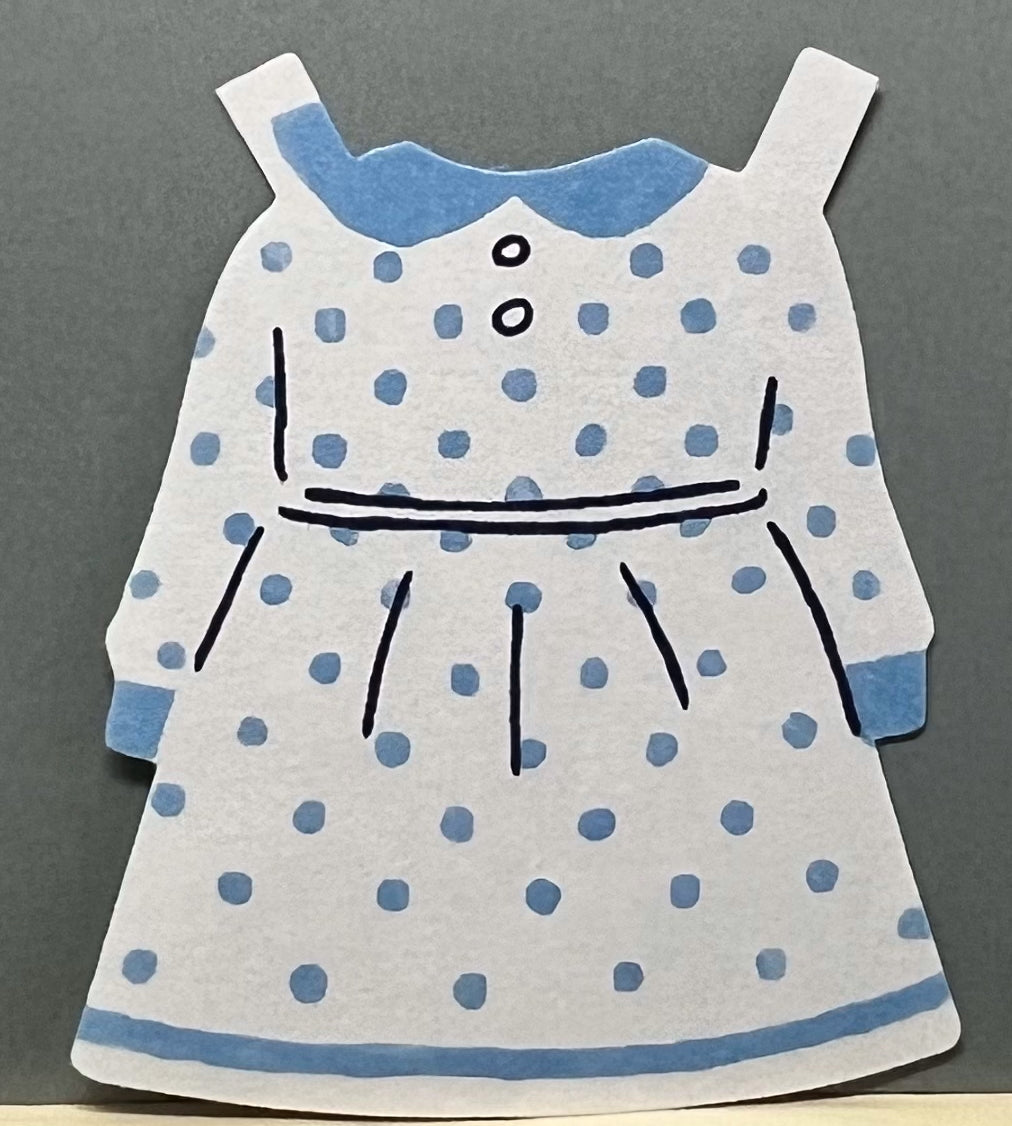 レトロな着せかえ人形型の便箋と、みずたま柄や花柄の洋服型メモがセットになったユニークなレターセット(封筒なし)。/
A retro dress-up doll-themed letter set with polka-dot and floral outfit memo sheets — no envelope included, made in Japan.