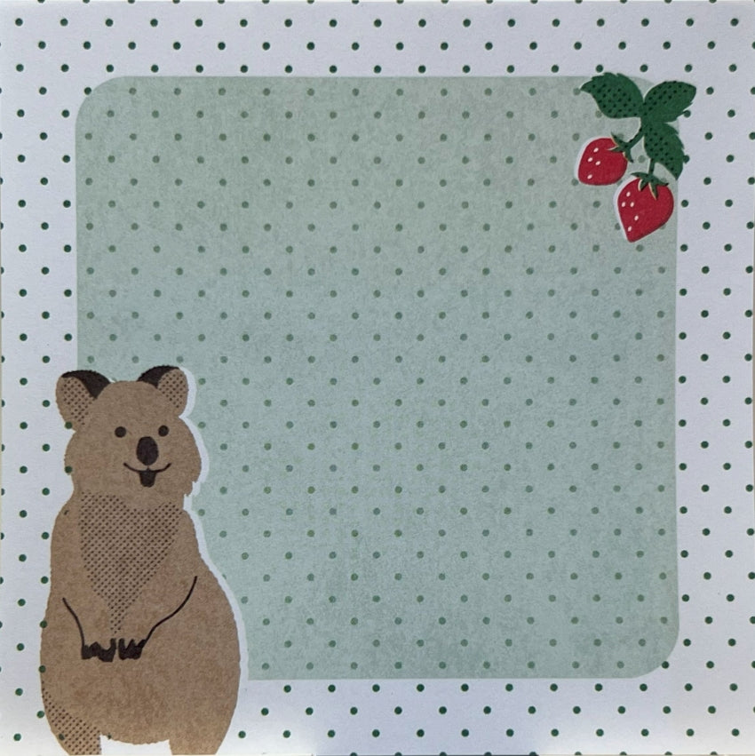 クオッカワラビーといちごのイラストが描かれたアニマル百貨店シリーズのメモパッド（4柄）
Memo pad from the Animal Department Store series featuring quokkas and strawberries (4 designs)