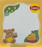 ハニーティーを楽しむくまのメモパッド（リプトン紅茶、はちみつ、ミツバチのイラスト）
Memo pad featuring a bear enjoying honey tea with Lipton tea, honey pot, and bees