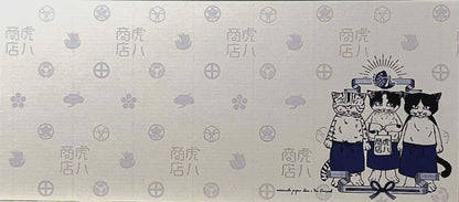 和の花模様に囲まれた3匹の猫が描かれた上品な一筆箋。日常のメッセージや贈り物にぴったり。/  
Elegant Japanese letter paper featuring three cats surrounded by floral motifs — perfect for thoughtful messages.