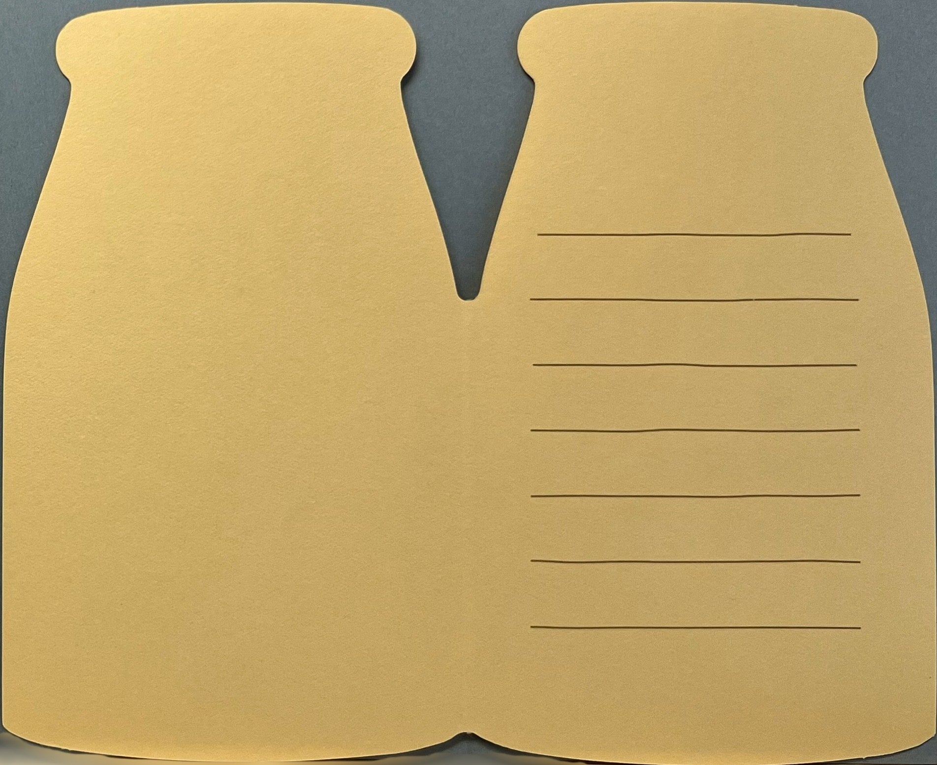 メロンとバナナのイラストが描かれた牛乳瓶型のミニ便箋
Mini letter sheet shaped like a milk bottle with illustrations of melon and banana